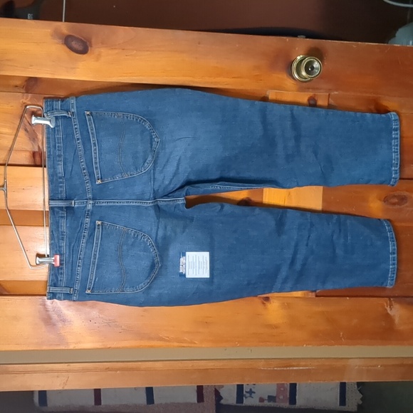 LEE* RIDERS mid rise denim capris 5 pocket zip/button fly front side slit detail - Picture 3 of 9